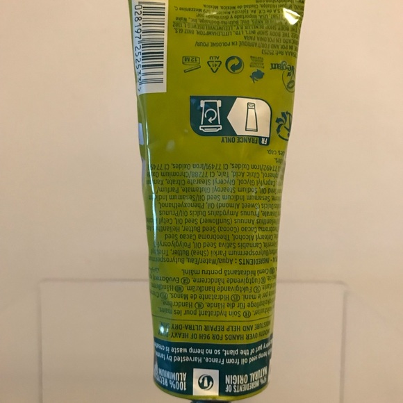 The Body Shop HEMP Rescuing Hand Protector - Picture 3 of 3